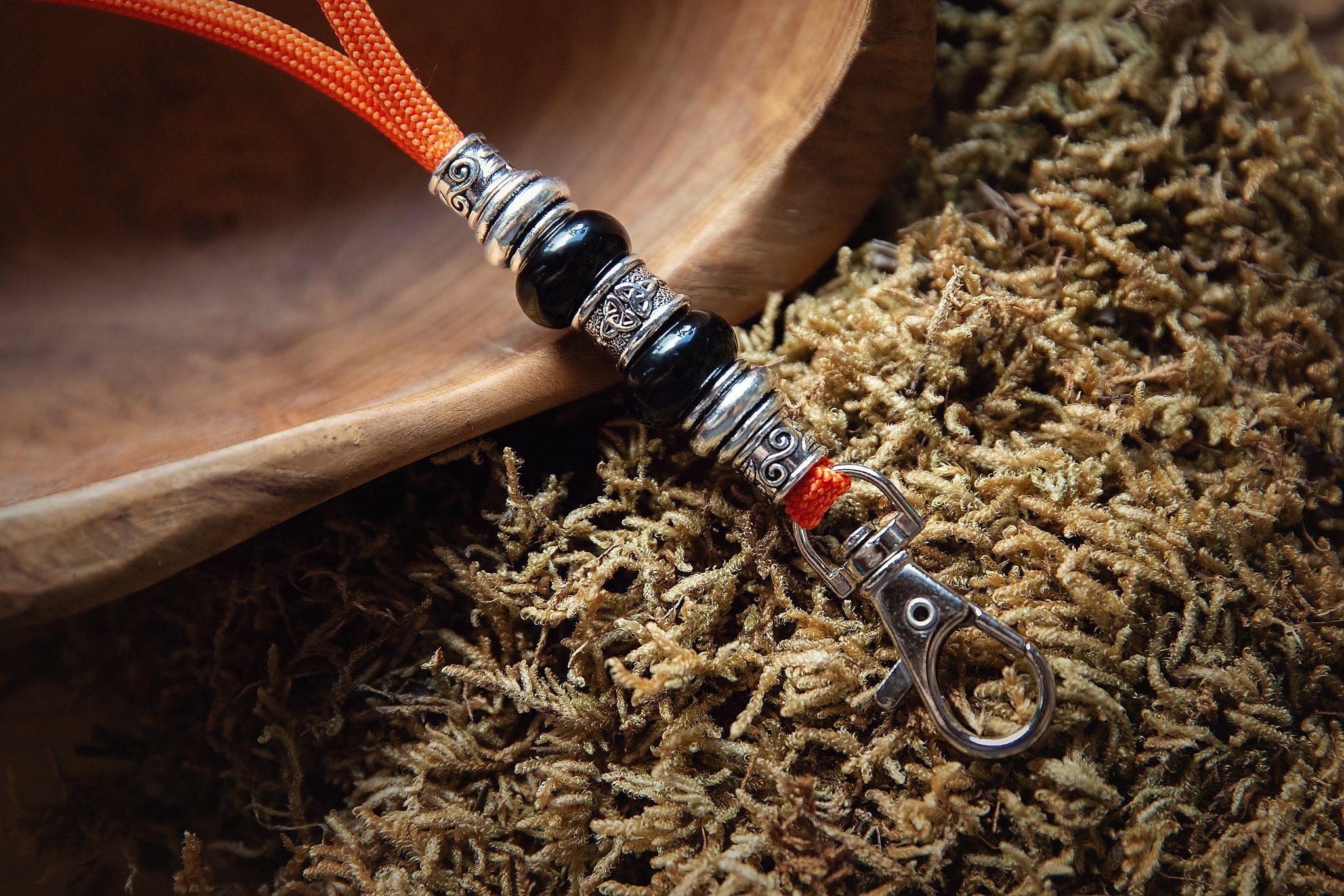 Fluitkoord Oranje met Obsidiaan kralen